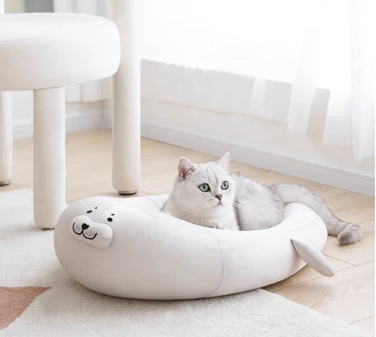 ZEZE cat bed (seal shape)