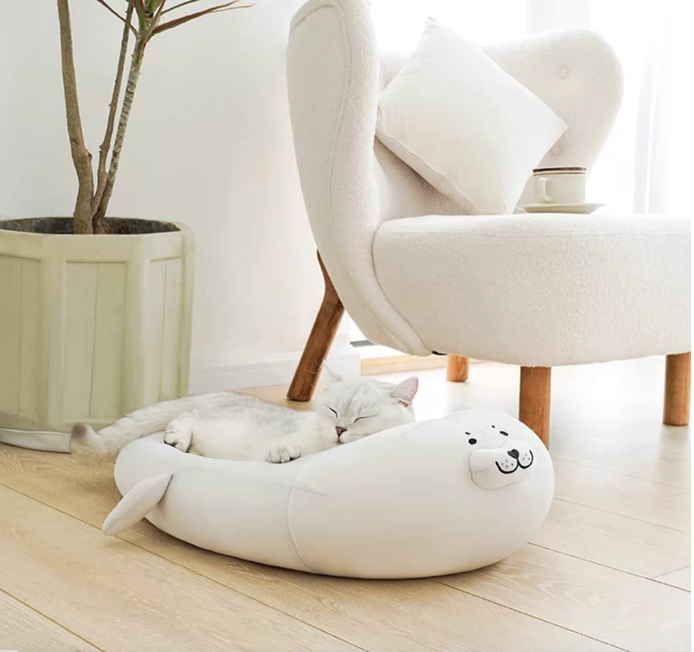 ZEZE cat bed (seal shape)
